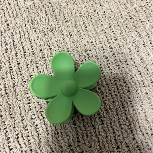 Green Flower Accessory - Picture 2 of 2